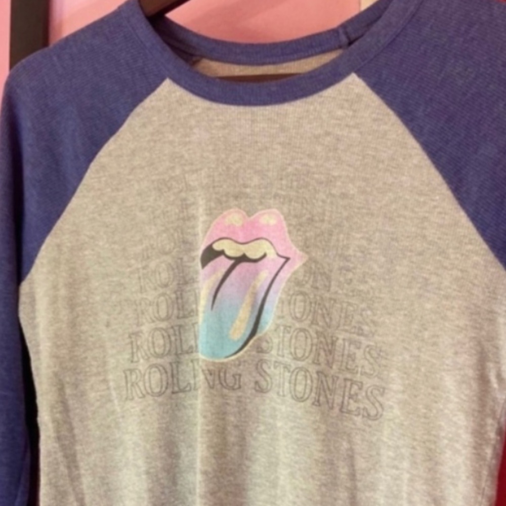 NWOT Rolling Stones Raglan Slim-Fit Ribbed Graphic Band T-Shirt Women’s Medium - Picture 2 of 2